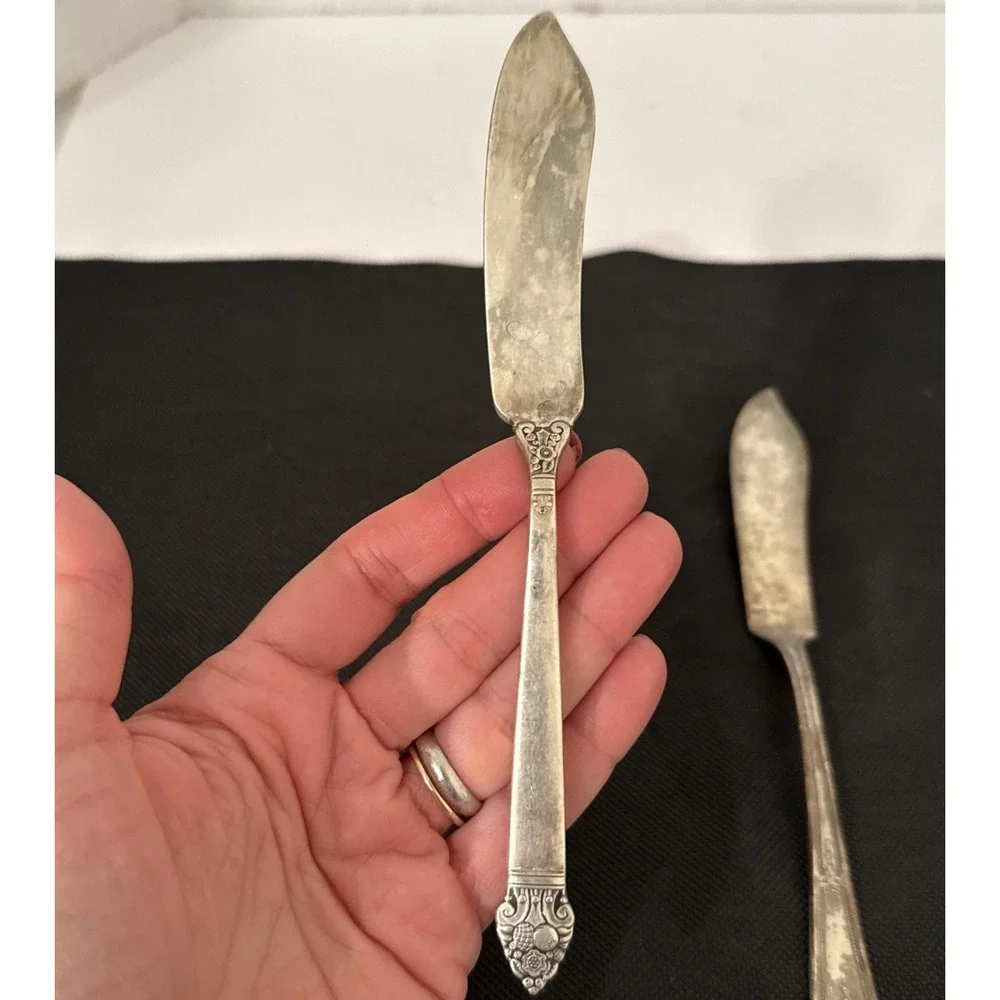 2 Vintage Silverplated Butter‎ Knives Different Brands/Styles-Silverplate